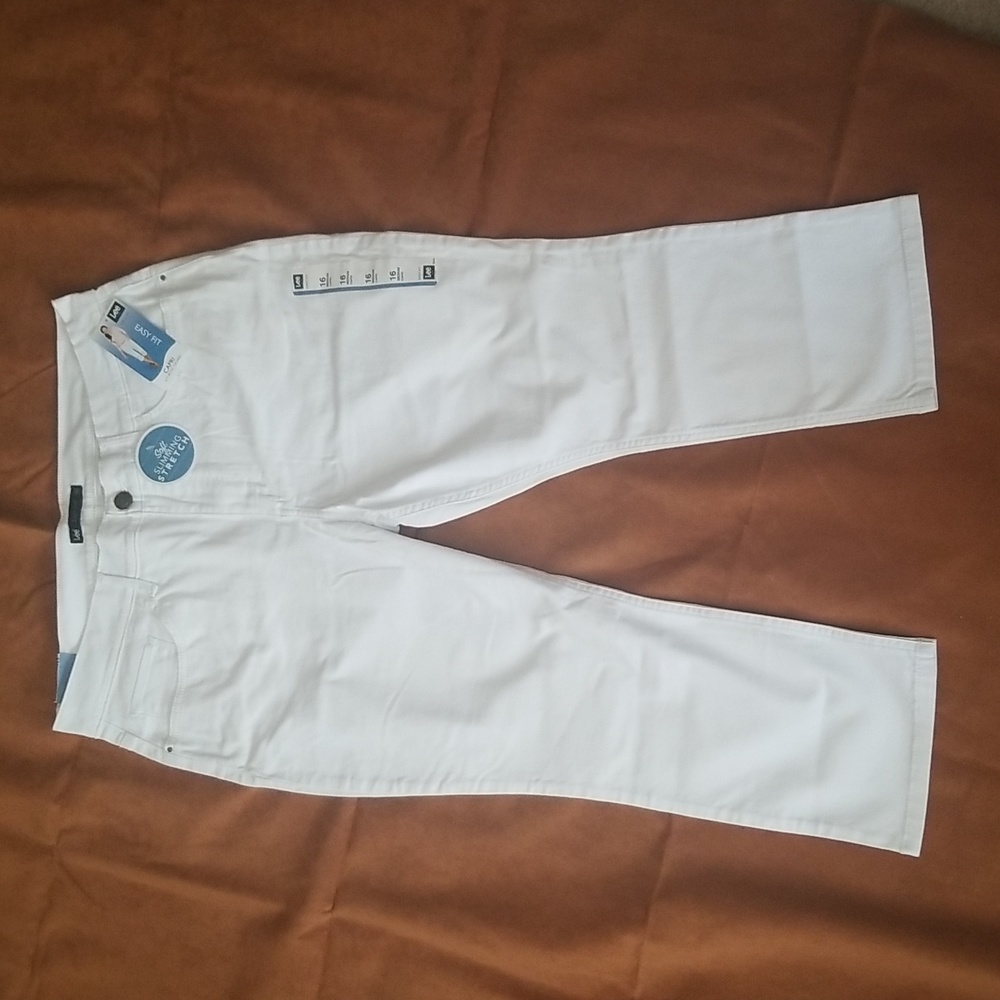 NWT Lee white capri, size 16